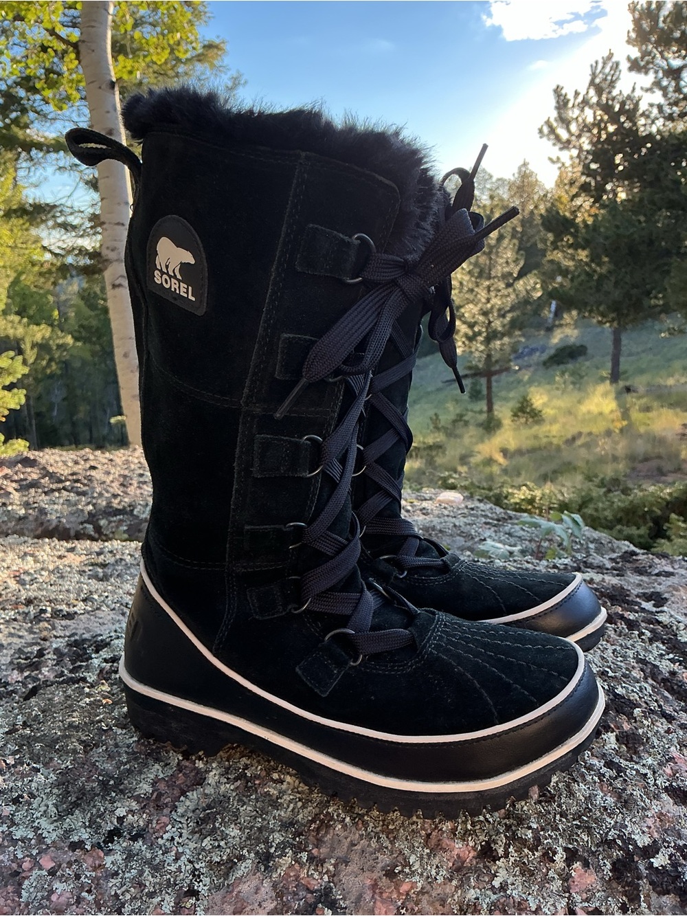 Sorel Woman’s Black Suede Winter Boots Faux Fur Lug Sole Lace Up Size 6.5